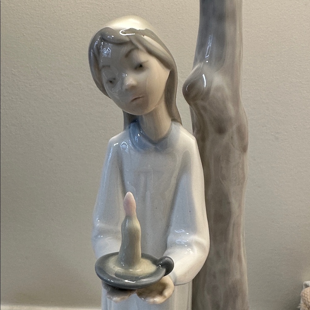 NAO Lladro Made in Spain Table Lamp Girl with Candle